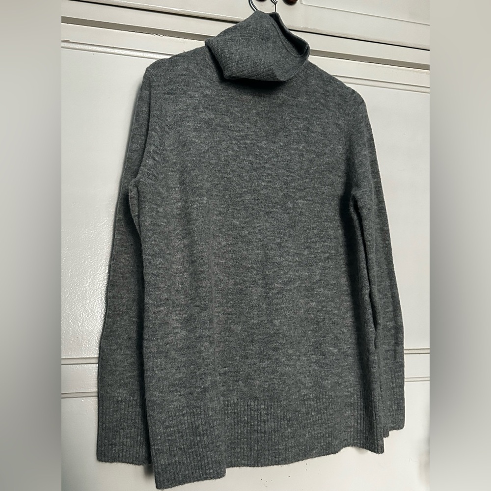 (NWOT) Aritzia The Group by Babaton New Plutarch Turtleneck, Grey, Women’s XS